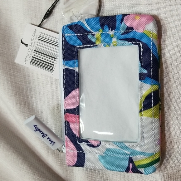 VERA BRADLEY Handbags - VERA BRADLEY MARION FLORAL LIGHTEN UP ZIP ID CASE
